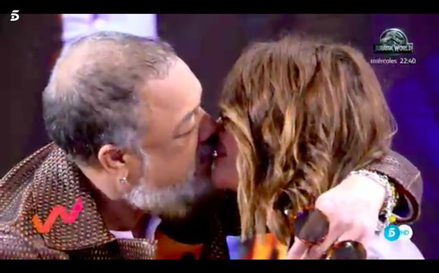Beso Pancho Céspedes y Toñi Moreno