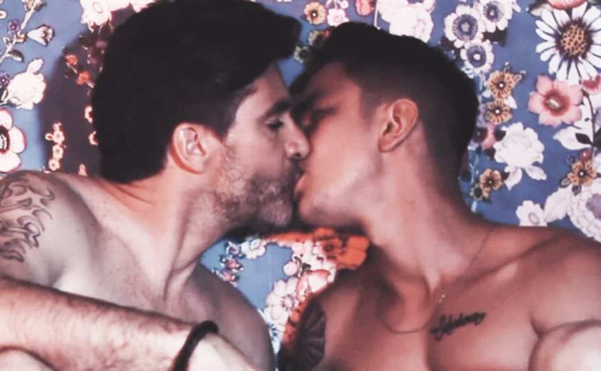 Toño Sanchís beso gay