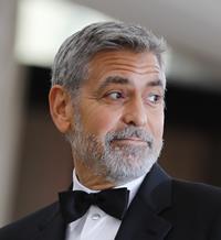 George Clooney sufre un accidente de moto en Italia