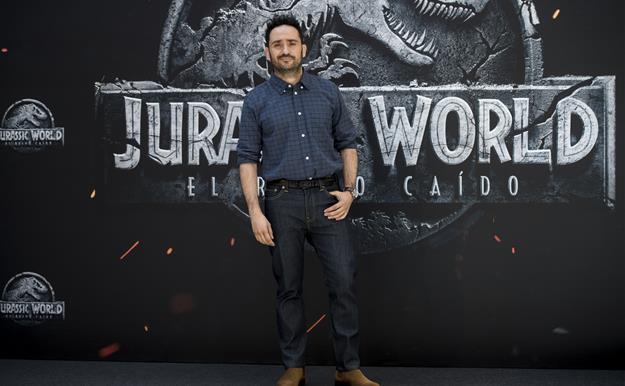 El bonito gesto de J.A. Bayona con un cine de Murcia que había dibujado a mano el cartel de ‘Jurassic World’