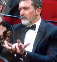 Antonio Banderas y su aplauso en los Emmy que se ha hecho viral