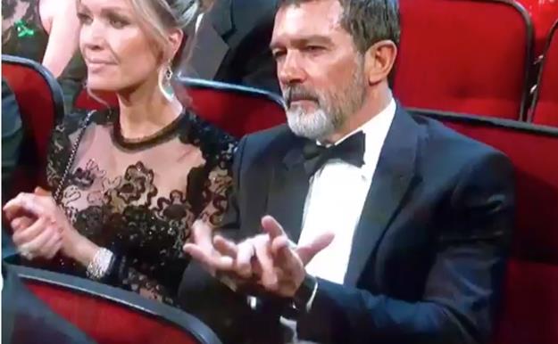 Antonio Banderas y su aplauso en los Emmy que se ha hecho viral