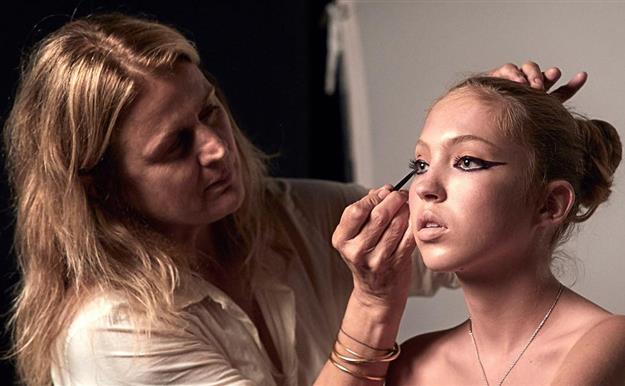 La hija de Kate Moss, Lila, se convierte en la nueva imagen de Marc Jacobs Beauty