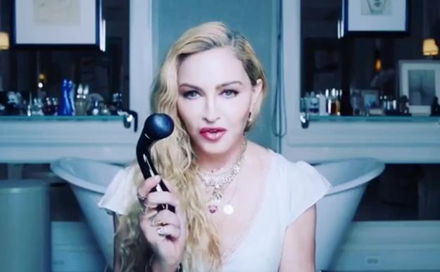 Madonna lanza un masajeador facial y algunos lo comparan con un vibrador