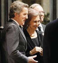 La reina Sofía esquiva a Alfonso Díez