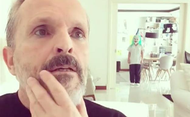 Miguel Bosé comparte un inquietante vídeo con uno de sus hijos