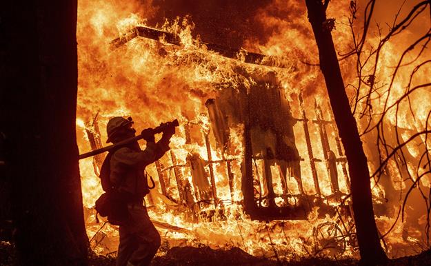 Famosos de Hollywood y Malibú, evacuados por los devastadores incendios
