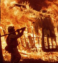 Famosos de Hollywood y Malibú, evacuados por los devastadores incendios