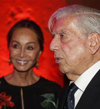 Isabel Preysler y Mario Vargas Llosa recibidos en Perú como estrellas de Hollywood