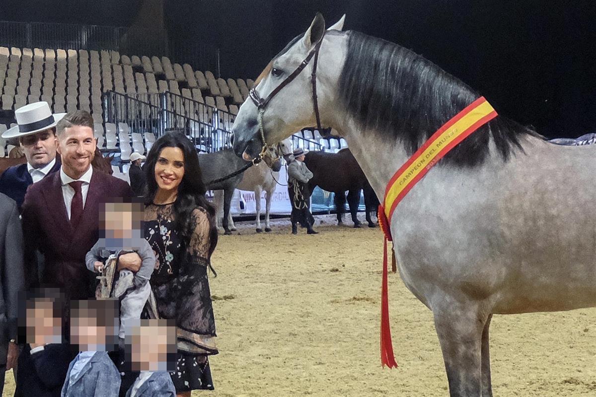 caballo de Troya distorsión codicioso Sergio Ramos, feliz junto a Pilar Rubio y sus hijos por su caballo ganador