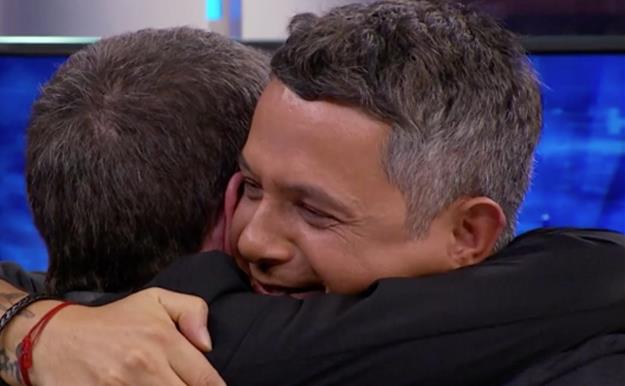 Alejandro Sanz y su emotivo abrazo a Pablo Motos en 'El Hormiguero'