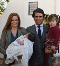 Olivia de Borbón y Julián Porras bautizan a su hijo 