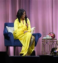 Michelle Obama apuesta por unas botas de Balenciaga de más de 3500 euros