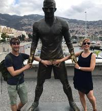 El 'paquete' de la estatua de Cristiano Ronaldo conquista a los turistas