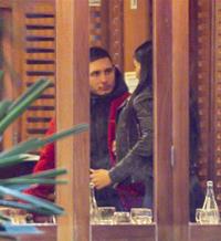 Aurah Ruiz y Omar Montes cenan juntos en un restaurante de Barcelona