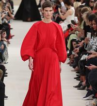 Este es el vestido que Zara ha clonado a Valentino, y que promete agotarse
