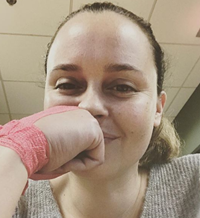 Shaila Dúrcal sigue la dolorosa recuperación de su dedo