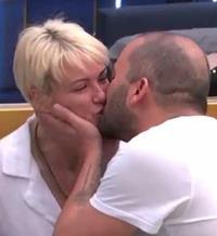 GH DÚO: María Jesús Ruiz y Antonio Tejado se comen a besos para ¿evitar la expulsión?