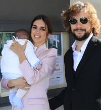 Elena Furiase y Gonzalo Sierra bautizan a su hijo