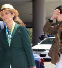 La Infanta Elena y Victoria Federica pierden los nervios con la prensa en Sevilla