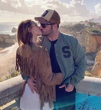 Yana Olina declara públicamente su amor a Bustamante con un apasionado beso