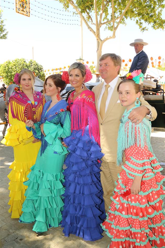 Máxima de Holanda y sus hijas en la Feria de Sevilla