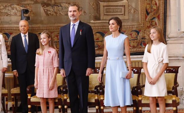 La princesa Leonor y la infanta Sofía acompañan a los reyes Felipe y Letizia en la imposición de la Orden del Mérito Civil