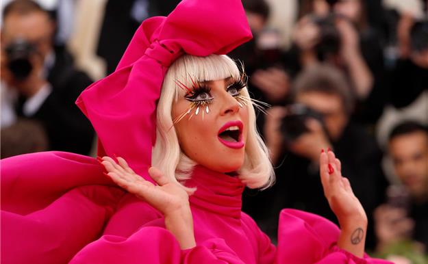 Lady Gaga sorprende con el lanzamiento de su propia firma de belleza