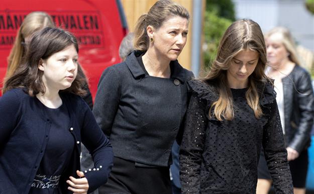 Marta Luisa de Noruega y sus hijas regresan de sus vacaciones por el fallecimiento de su profesor de equitación