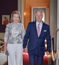Felipe y Matilde de Bélgica, perfectos anfitriones en la exposición del Palacio Real de Bruselas
