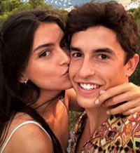 Lucía Rivera y Marc M��rquez, primer (y patrocinado) posado en su verano como novios