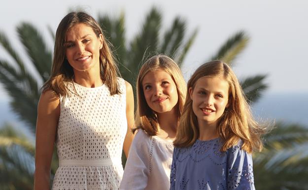 Así es la verdadera relación entre la reina Letizia y sus hijas, Leonor y Sofía