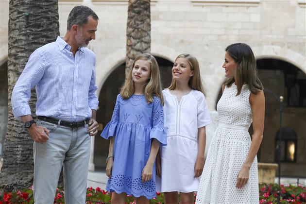 3.La Familia Real realiza su posado anual de verano en el Palacio de la Almudaina 