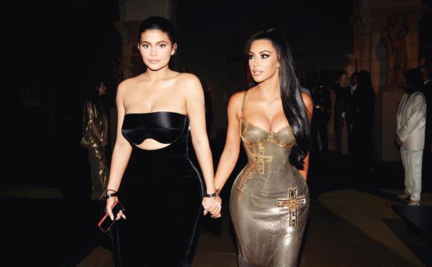 Kim Kardashian y Kylie Jenner lanzan su primer perfume juntas 
