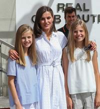 La reina Letizia modela a su gusto a sus hijas Leonor y Sofía