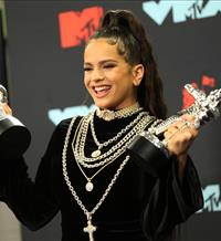 Los tres looks de Rosalía que hicieron historia en los MTV Music Awards 2019