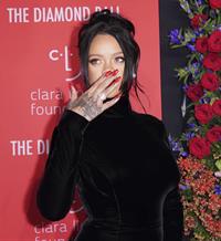 Rihanna confirma cuál es el color de manicura protagonista este otoño