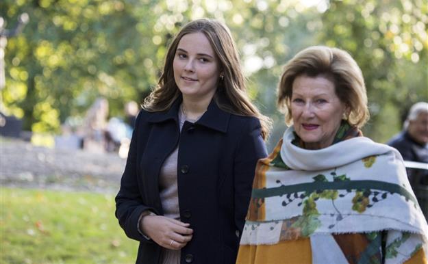 Muy cómplices, la princesa Ingrid y la reina Sonia de Noruega inauguran juntas un parque en Oslo
