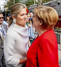 Máxima de Holanda y Ángela Merkel, dos mujeres poderosas ante una simpática confusión
