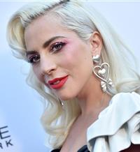 Lady Gaga apuesta por el rosa balayage en un inesperado cambio de look