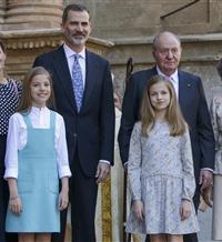 Don Juan Carlos y doña Sofía solo ven a sus nietas en actos oficiales