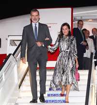 La reina Letizia aterriza en Cuba con un diseño de estreno