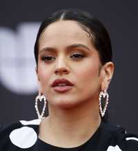 Grammys Latinos 2019: las dos tendencias de belleza que resumen el look de Rosalía
