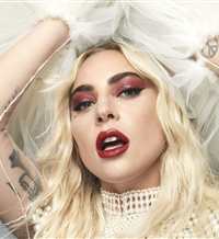 Lady Gaga lanza el labial rojo definitivo para acertar en todas tus fiestas