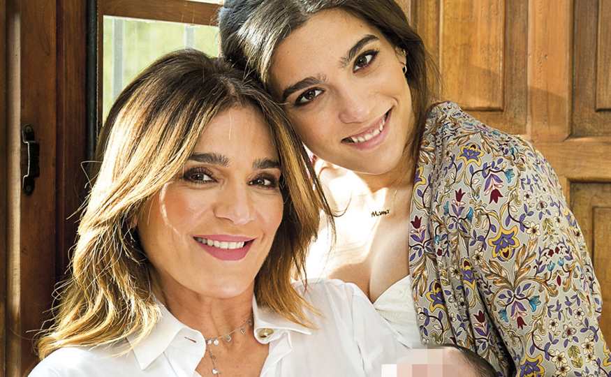 Raquel Bollo y Alma Cortés con su hija Jimena