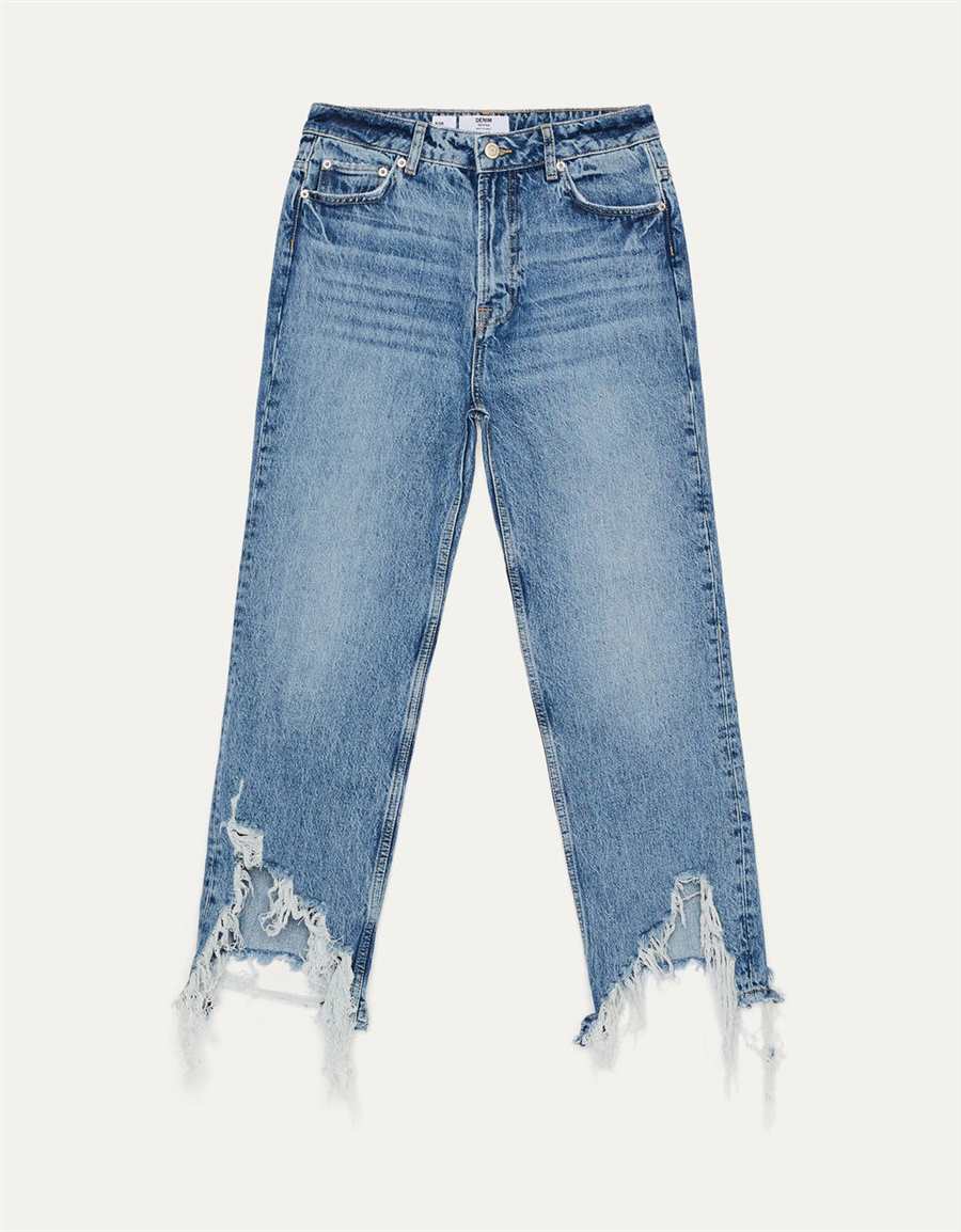 Jeans con bajo desflecado