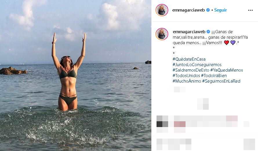 Emma García presume de cuerpo en bikini a los 46 años