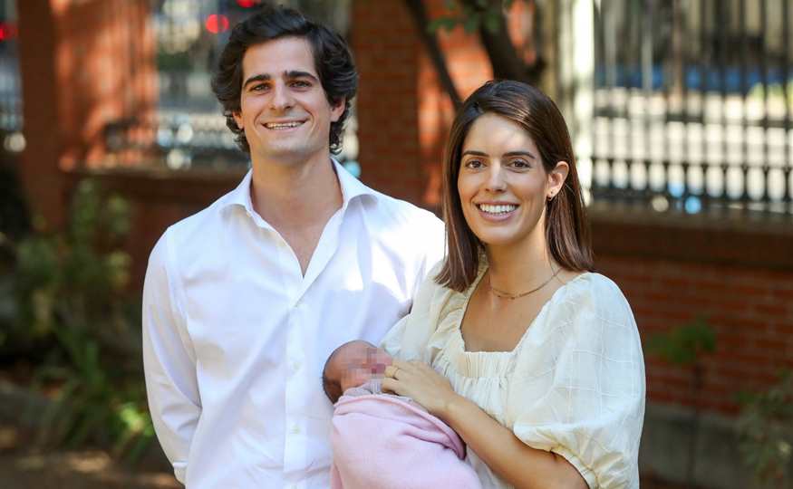Fernando Fitz-James y Sofía Palazuelo presentan a su hija