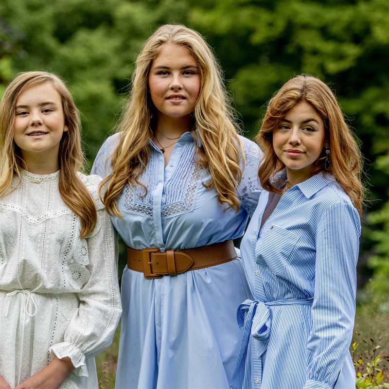 Las princesas Amalia, Alexia y Ariane de Holanda estrenan retratos para su "vuelta al cole"