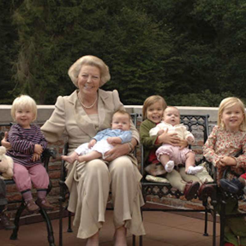 La Casa Real de Holanda recupera la foto más tierna de la princesa Beatriz